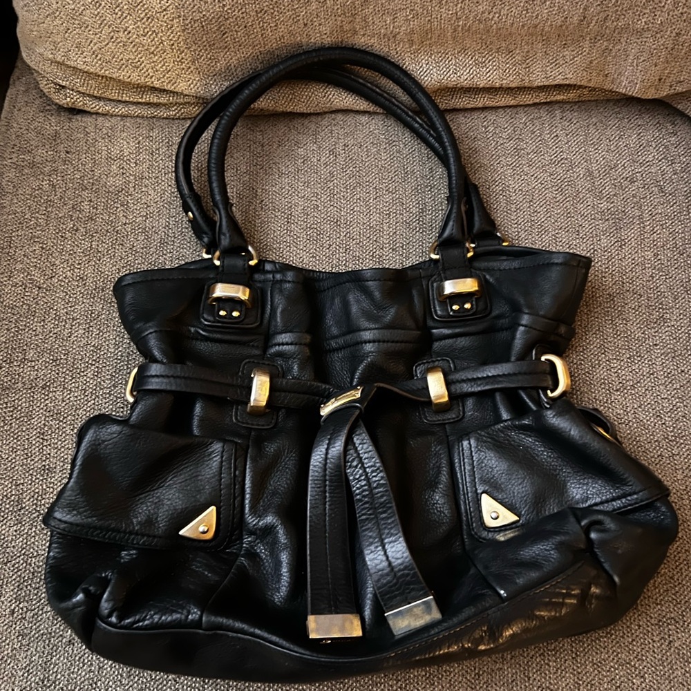 B Makowski full size women’s handbag/black in color